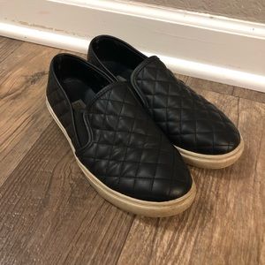 FINAL PRICE- Steven Madden slip ons